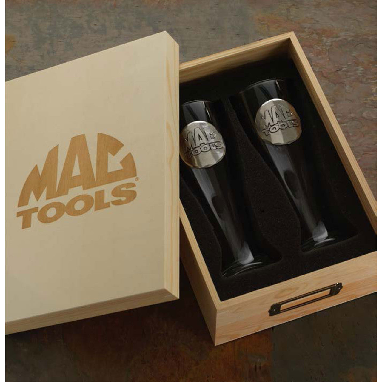 STATEN 2-PIECE PILSNER SET IN ENGRAVED PINE BOX