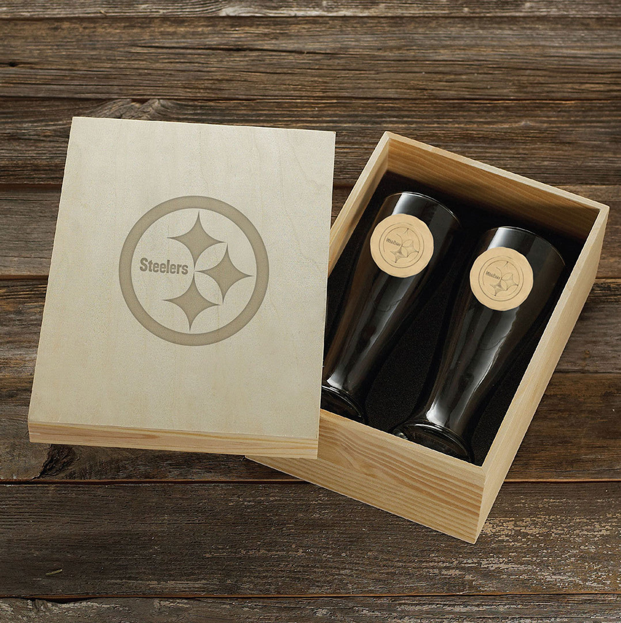 STATEN 2-PIECE PILSNER SET IN ENGRAVED PINE BOX